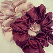 Load image into Gallery viewer, Pure Silk Scrunchie
