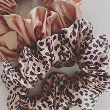 Load image into Gallery viewer, Pure Silk Scrunchie
